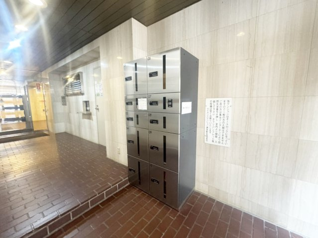 【その他共用部分】 | 宅配ボックス付きで不在時のお荷物も受け取れます。