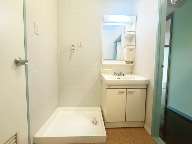 【独立洗面台】 | コンパクトで使い勝手の良い洗面台。水回りがまとまっていてお掃除もしやすいです。