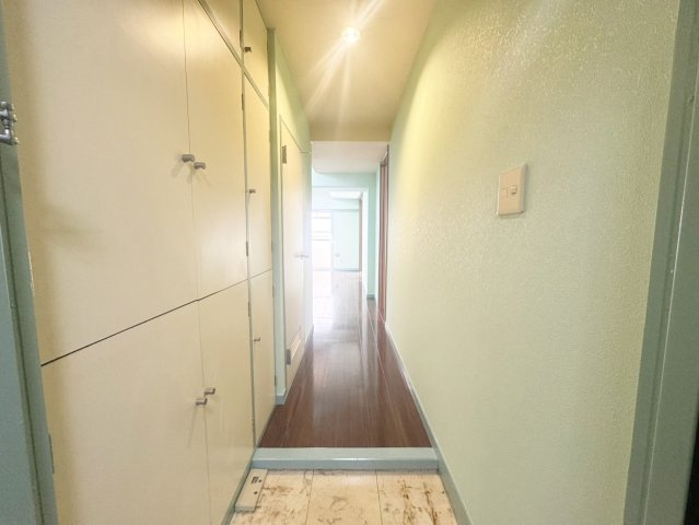 【玄関】 | 大容量のシューズクローゼットのついた玄関。