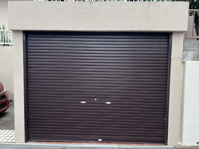 北九州市若松区高須北１丁目戸建ての駐車場|横幅→約２．８ｍ 高さ→約２．１４ｍ 奥行→４．７ｍ