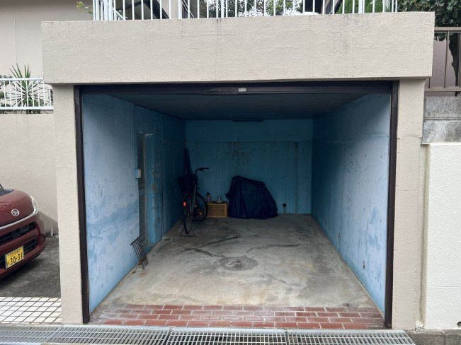 北九州市若松区高須北１丁目戸建ての駐車場|横幅→約２．８ｍ 高さ→約２．１４ｍ 奥行→４．７ｍ