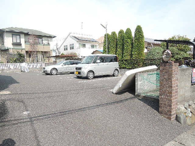 エールヴァンテアンIの駐車場