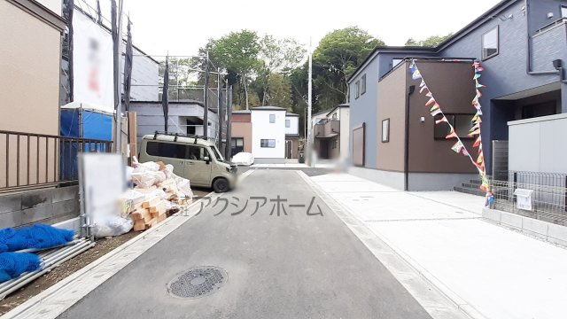狭山市堀兼・全5棟　新築一戸建　2号棟　～充実の設備・仕様～の前面道路含む現地写真