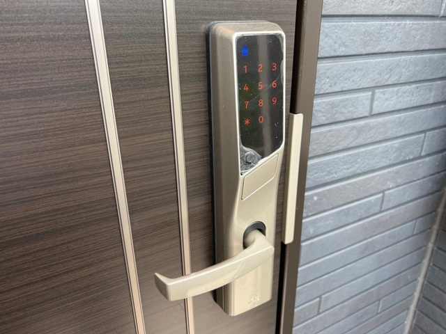 メゾンブルームの玄関