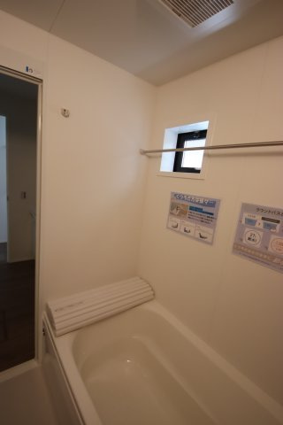 《仲介手数料無料》緑区原山４丁目142-3(全1戸)新築一戸建てリガーレの浴室|撮影日 2025年6月9日 9:20 晴れ