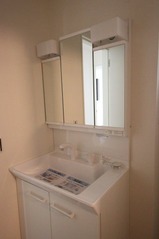 《仲介手数料無料》緑区原山４丁目142-3(全1戸)新築一戸建てリガーレの独立洗面台|撮影日 2025年6月9日 9:20 晴れ