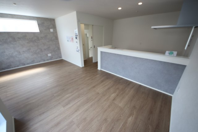 【居間・リビング】 | 《仲介手数料無料》緑区原山４丁目142-3(全1戸)新築一戸建てリガーレ | 撮影日 2025年6月9日 9:20 晴れ