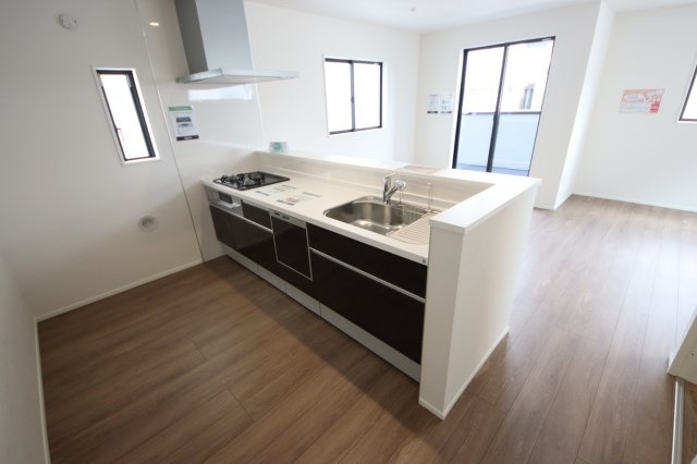 《仲介手数料無料》緑区原山４丁目142-3(全1戸)新築一戸建てリガーレのキッチン|撮影日 2025年6月9日 9:20 晴れ