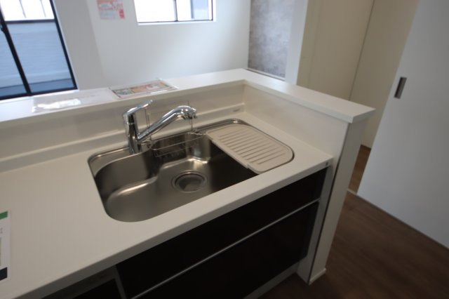 【キッチン】 | 《仲介手数料無料》緑区原山４丁目142-3(全1戸)新築一戸建てリガーレ | 撮影日 2025年6月9日 9:20 晴れ