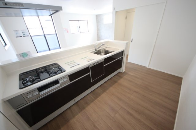 【キッチン】 | 《仲介手数料無料》緑区原山４丁目142-3(全1戸)新築一戸建てリガーレ | 撮影日 2025年6月9日 9:20 晴れ