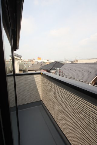 《仲介手数料無料》緑区原山４丁目142-3(全1戸)新築一戸建てリガーレのバルコニー|撮影日 2025年6月9日 9:20 晴れ