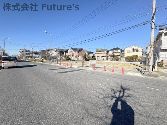 吉川市美南1丁目　新築戸建　全3棟　3号棟の前面道路含む現地写真|前面道路含む現地写真です。