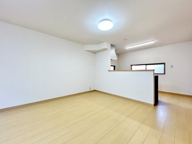 高知市若草町　中古戸建ての居間・リビング