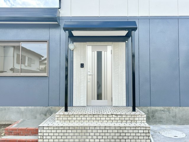 高知市若草町　中古戸建ての玄関