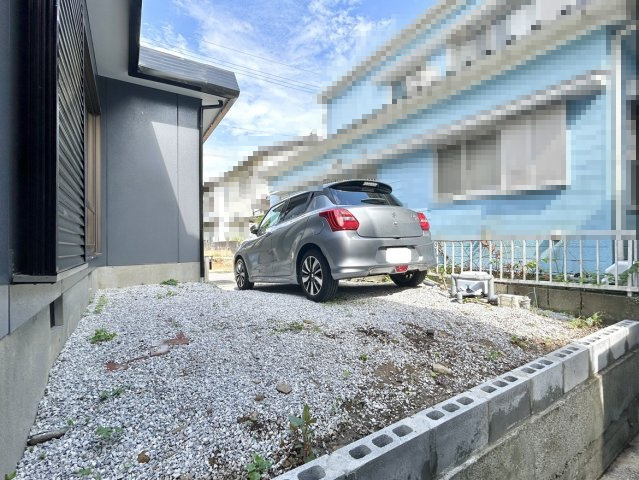 高知市若草町　中古戸建ての駐車場