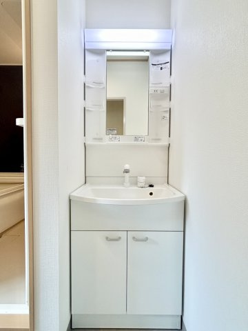 高知市若草町　中古戸建ての独立洗面台