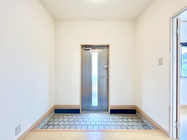 高知市若草町　中古戸建ての玄関