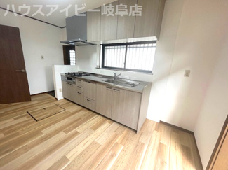 【キッチン】 | 瑞穂市牛牧！庭付き5LDK！水回りすべて新品交換！敷地ゆったり70坪以上！ | 瑞穂市牛牧！庭付き5LDK！水回りすべて新品交換！敷地ゆったり70坪以上！