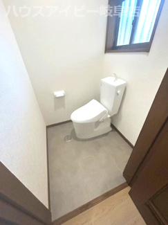 【トイレ】 | 瑞穂市牛牧！庭付き5LDK！水回りすべて新品交換！敷地ゆったり70坪以上！ | 瑞穂市牛牧！庭付き5LDK！水回りすべて新品交換！敷地ゆったり70坪以上！
