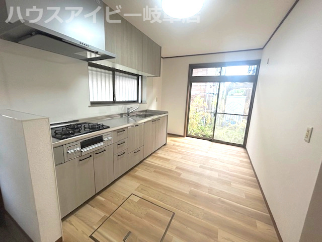 瑞穂市牛牧！庭付き5LDK！水回りすべて新品交換！敷地ゆったり70坪以上！のキッチン|瑞穂市牛牧！庭付き5LDK！水回りすべて新品交換！敷地ゆったり70坪以上！