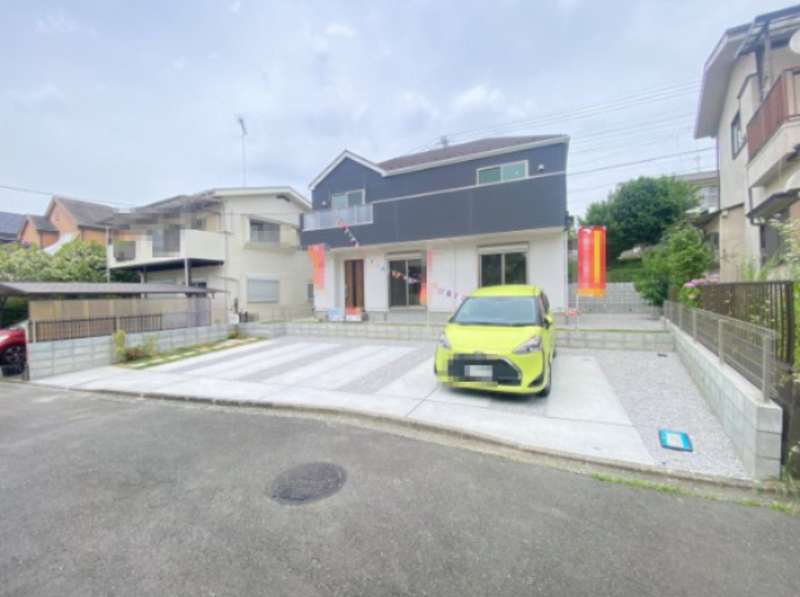 祝　成約済み　八王子市　絹ケ丘　新築戸建て　８期の前面道路含む現地写真|～仲介手数料無料☆八王子ひなた不動産～八王子市絹ケ丘　新築戸建て