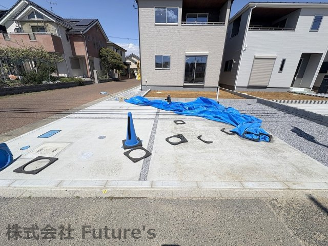 吉川市美南1丁目　新築戸建　全3棟　1号棟の駐車場|カースペース並列2台可能