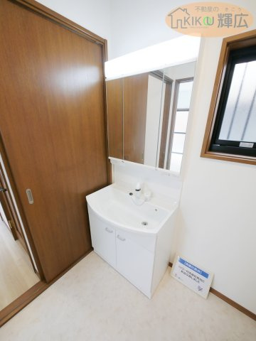 加古川市加古川町稲屋　中古戸建の独立洗面台