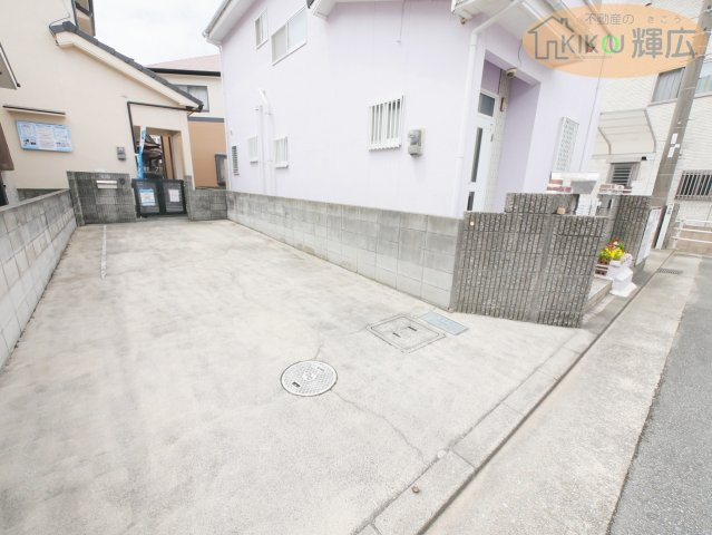 加古川市加古川町稲屋　中古戸建の駐車場