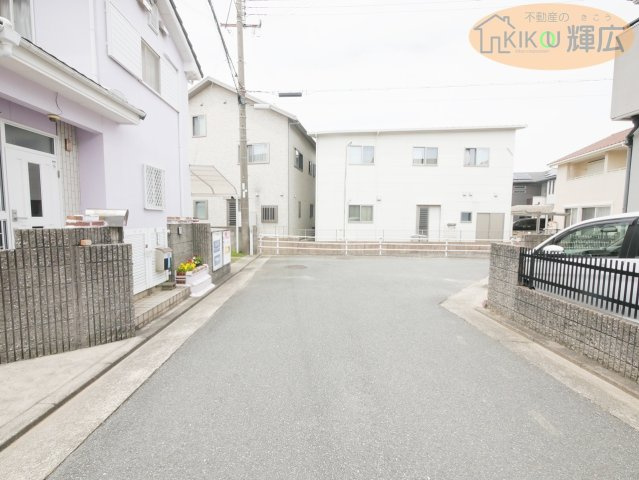 加古川市加古川町稲屋　中古戸建の前面道路含む現地写真
