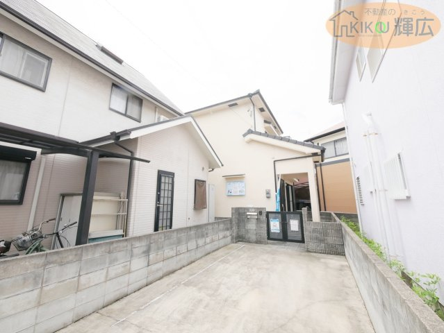 加古川市加古川町稲屋　中古戸建の駐車場