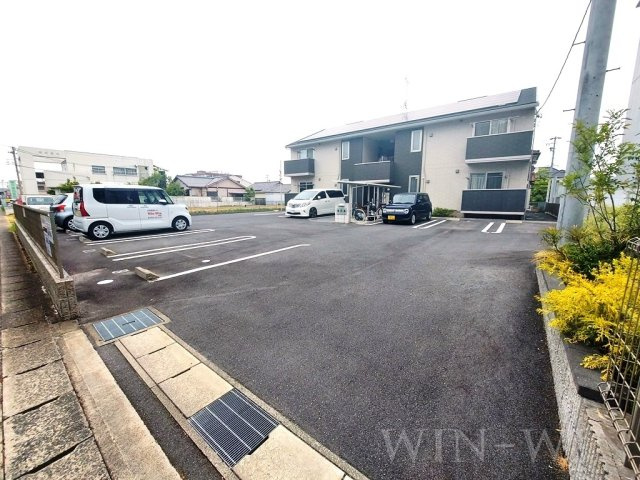 優 平川の駐車場