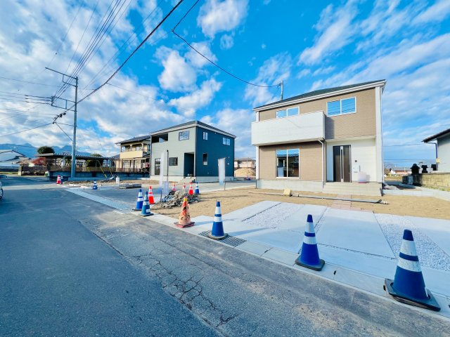 渋川市半田の前面道路含む現地写真|閑静な住宅地◎