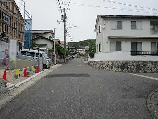 【前面道路含む現地写真】