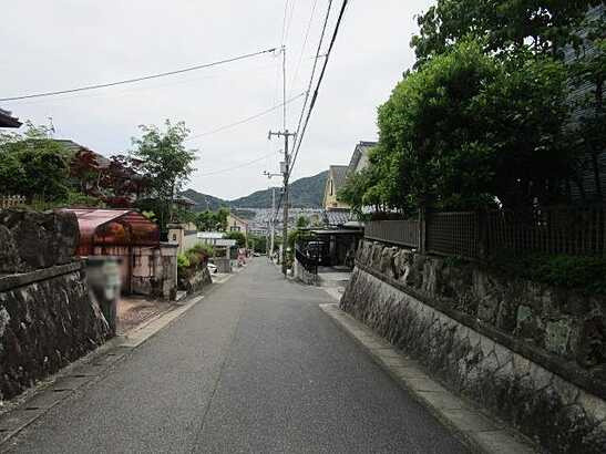 【前面道路含む現地写真】