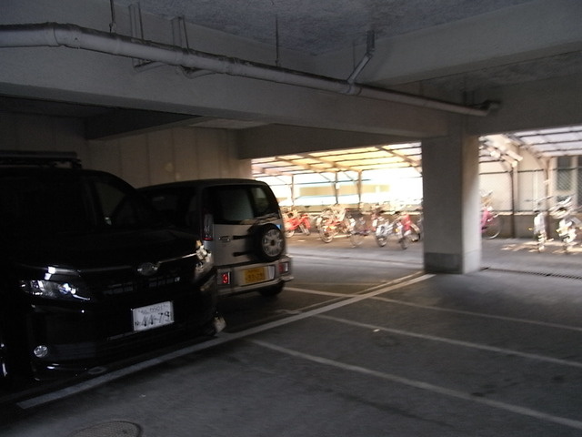 灘ロイヤルハイツの駐車場