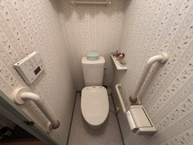 温水洗浄便座付きのトイレです！