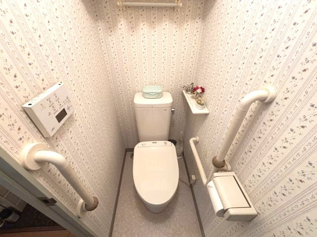 温水洗浄便座付きのトイレです！