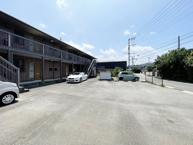 セジュール川南の駐車場