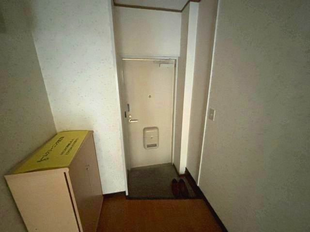 明原サンハイツの玄関