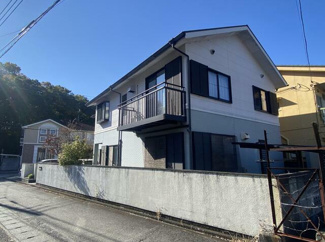 【外観】 | 甲府市宮前町 中古戸建 南東角地 キッチン2箇所付の7LDK | 車3台駐車可能　南東角地：東4ｍ(私道)・南3ｍ(私道)