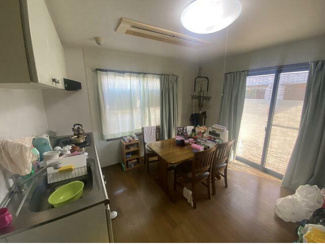 【キッチン】 | 甲府市宮前町 中古戸建 南東角地 キッチン2箇所付の7LDK | 1階ダイニング　システムキッチン　2面採光で陽当りも風通しもばっちりです。