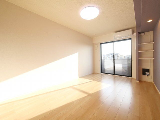 ヒカルサ奈良大森西サウスの内装|明るい色調の室内です