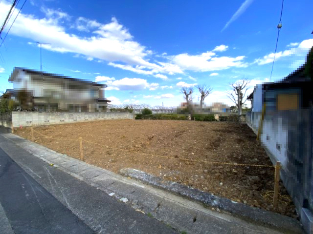 鴻巣市生出塚２丁目～建築条件なし売地～の前面道路含む現地写真