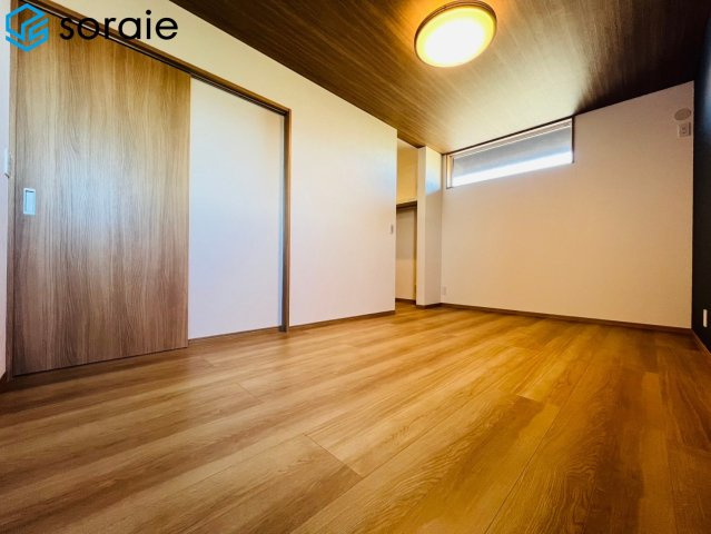 狭山市北入曽　中古未入居住宅　の洋室