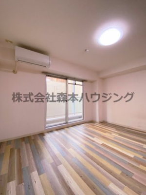 【洋室】 | 　ウェルネス三界 | 明るい洋室です