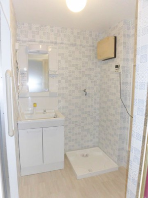 【洗面所】 | 六高台サンハイツ B棟 | 使いやすい洗面所です