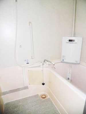 【浴室】 | 六高台サンハイツ B棟 | 落ち着いた空間のお風呂です