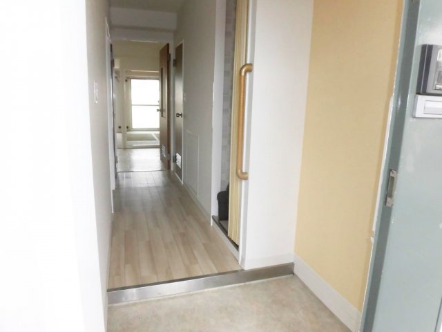 【玄関】 | 六高台サンハイツ B棟 | シンプルで使いやすい玄関です