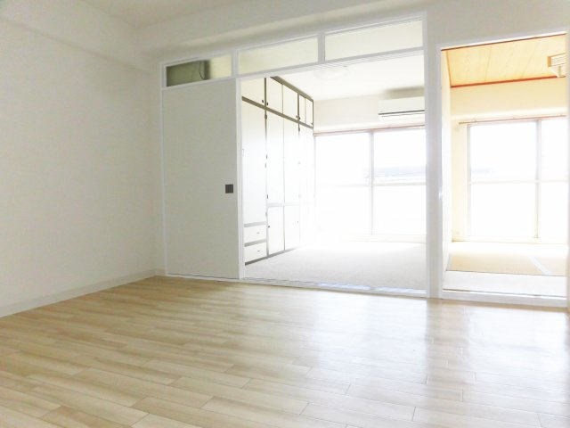 【居間・リビング】 | 六高台サンハイツ B棟 | 使いやすいリビングです