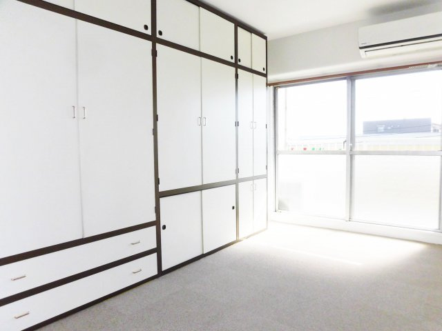 【洋室】 | 六高台サンハイツ B棟 | 落ち着いた色調の洋室です